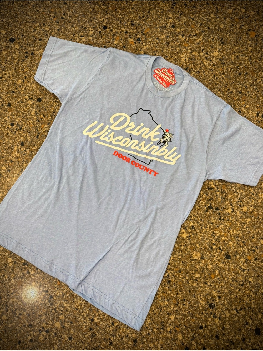 Drink Wisconsibly Door County Wisconsin tee. NWT